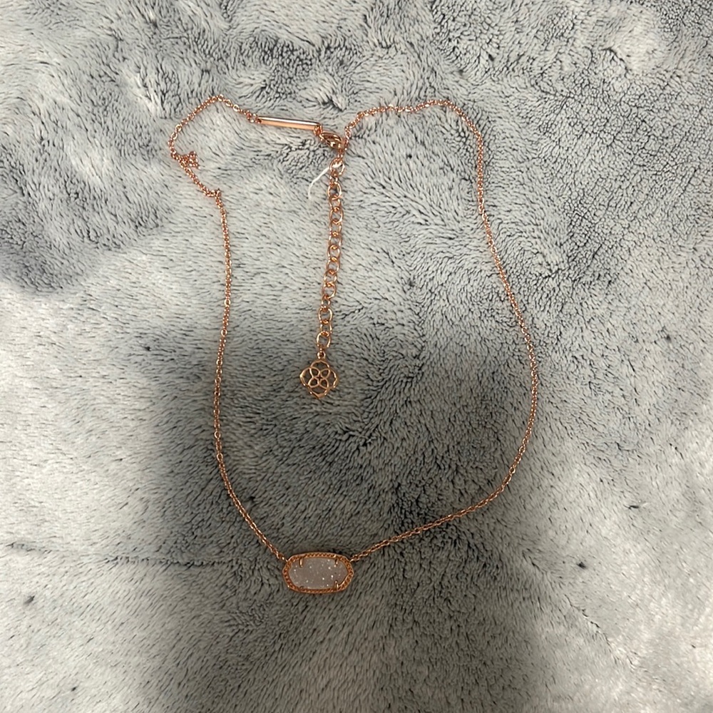 Kendra Scott necklace